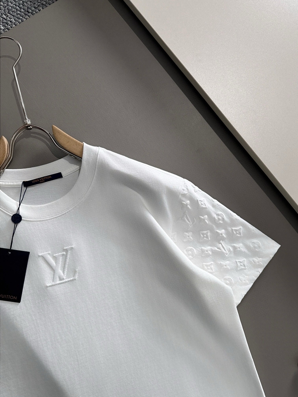 ブランドTシャツ側面デザイン